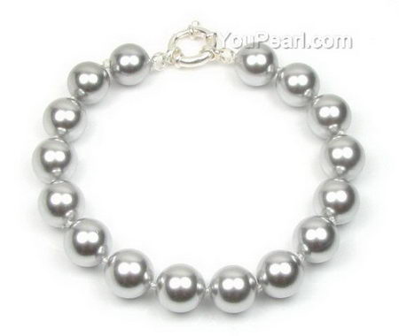 Fresh water pearls bracelet with a silver magnetic ball clasp